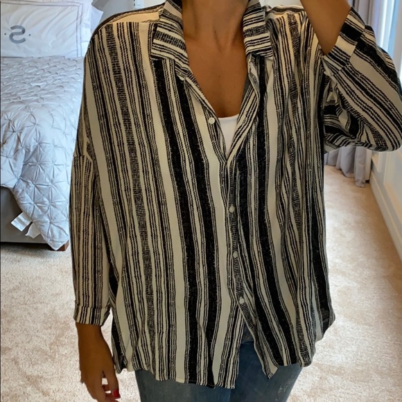 Light button down blouse - Picture 3 of 7